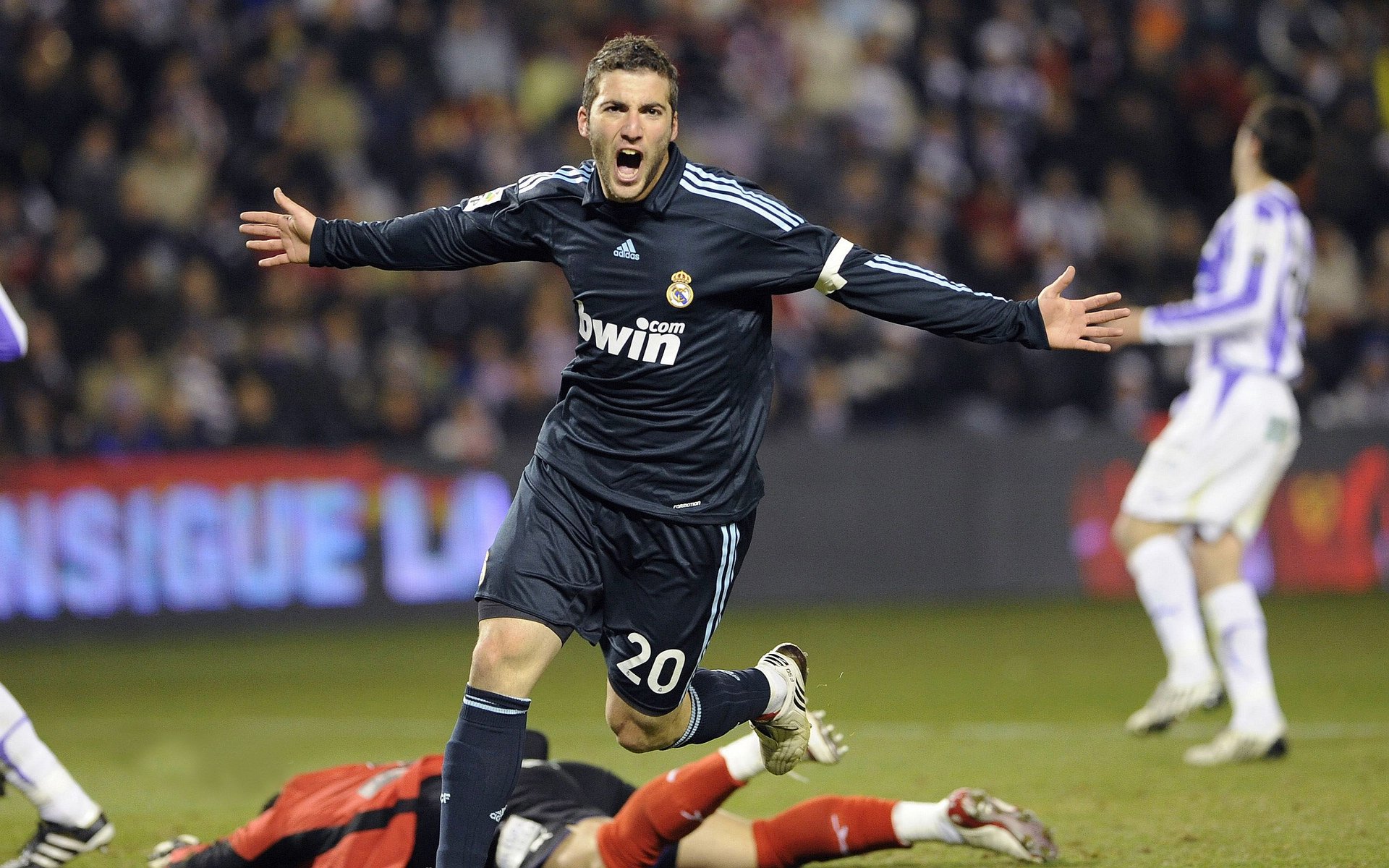 爱游戏娱乐网址-“阿仙奴连连反击，热刺防线面临考验”