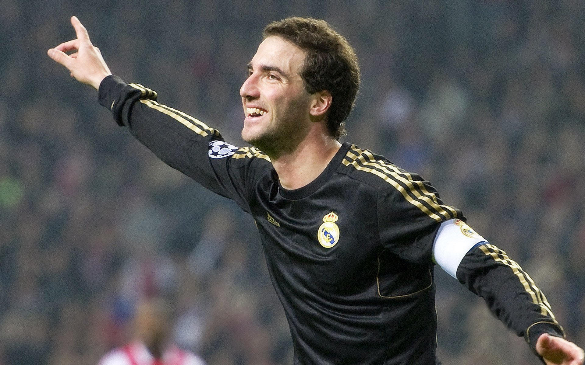 爱游戏娱乐网址-核心外援打破进球荒用实际行动回应外界质疑重拾信心，球队核心